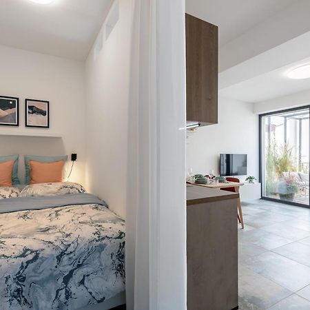 Fully Equipped Apartments With Terraces, Free Garage Parking, Netflix & Ac - By Apartmany Slapanice Cz Exterior foto