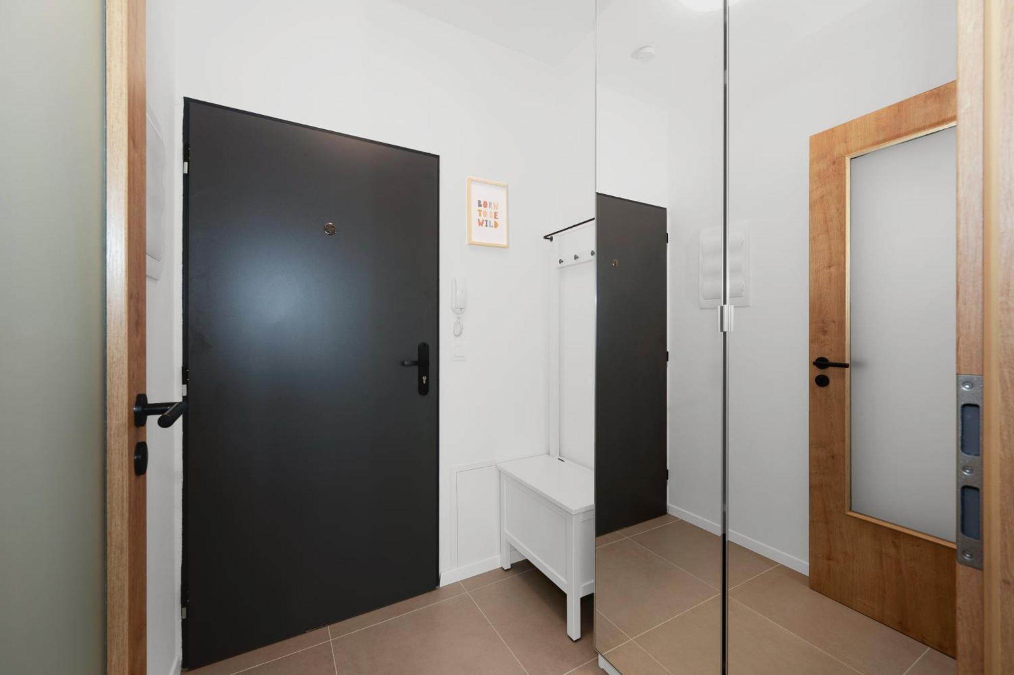 Fully Equipped Apartments With Terraces, Free Garage Parking, Netflix & Ac - By Apartmany Slapanice Cz Exterior foto