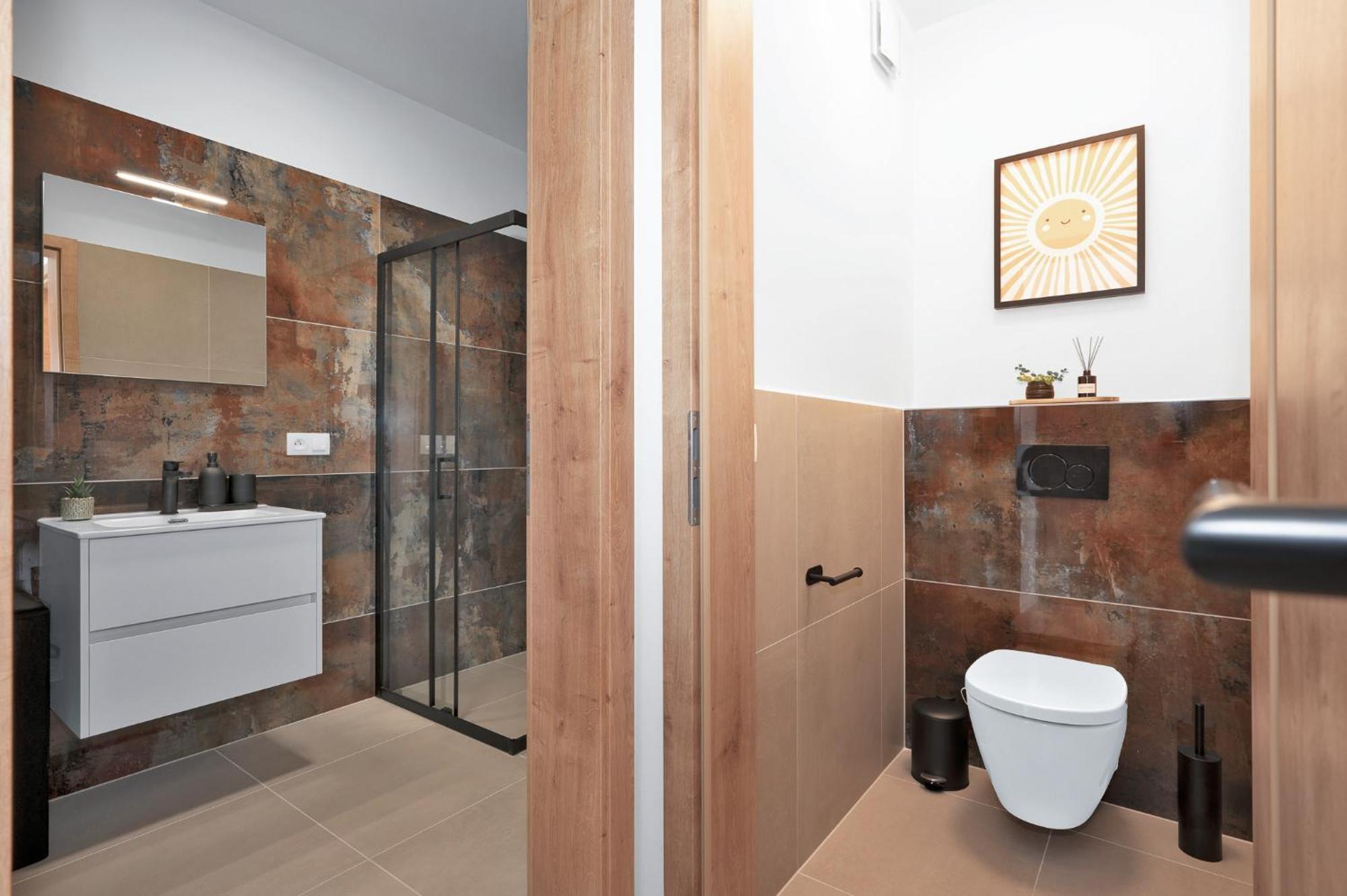 Fully Equipped Apartments With Terraces, Free Garage Parking, Netflix & Ac - By Apartmany Slapanice Cz Exterior foto
