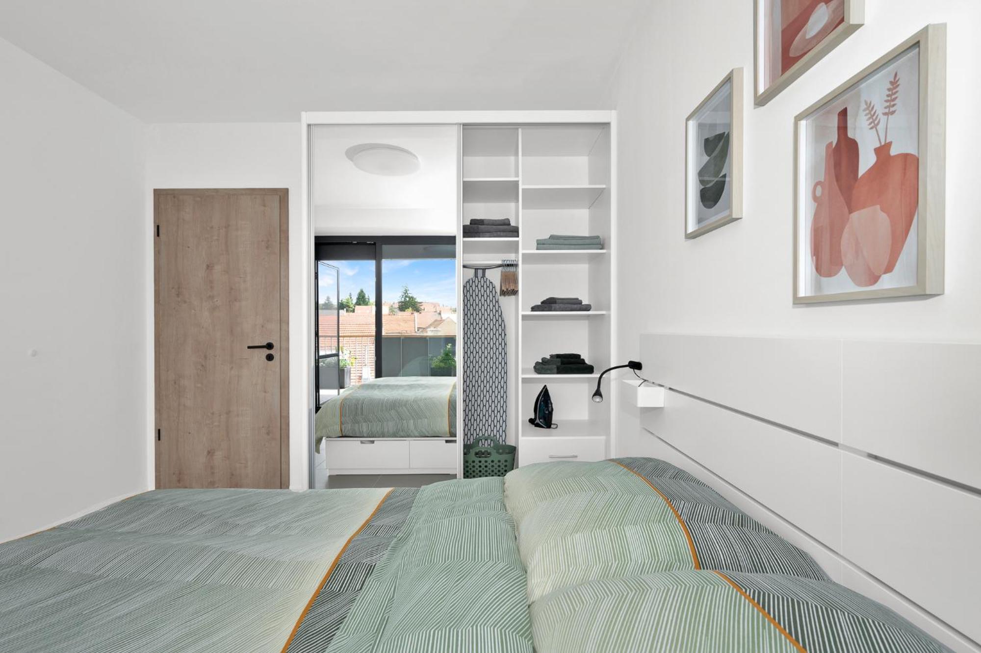 Fully Equipped Apartments With Terraces, Free Garage Parking, Netflix & Ac - By Apartmany Slapanice Cz Exterior foto