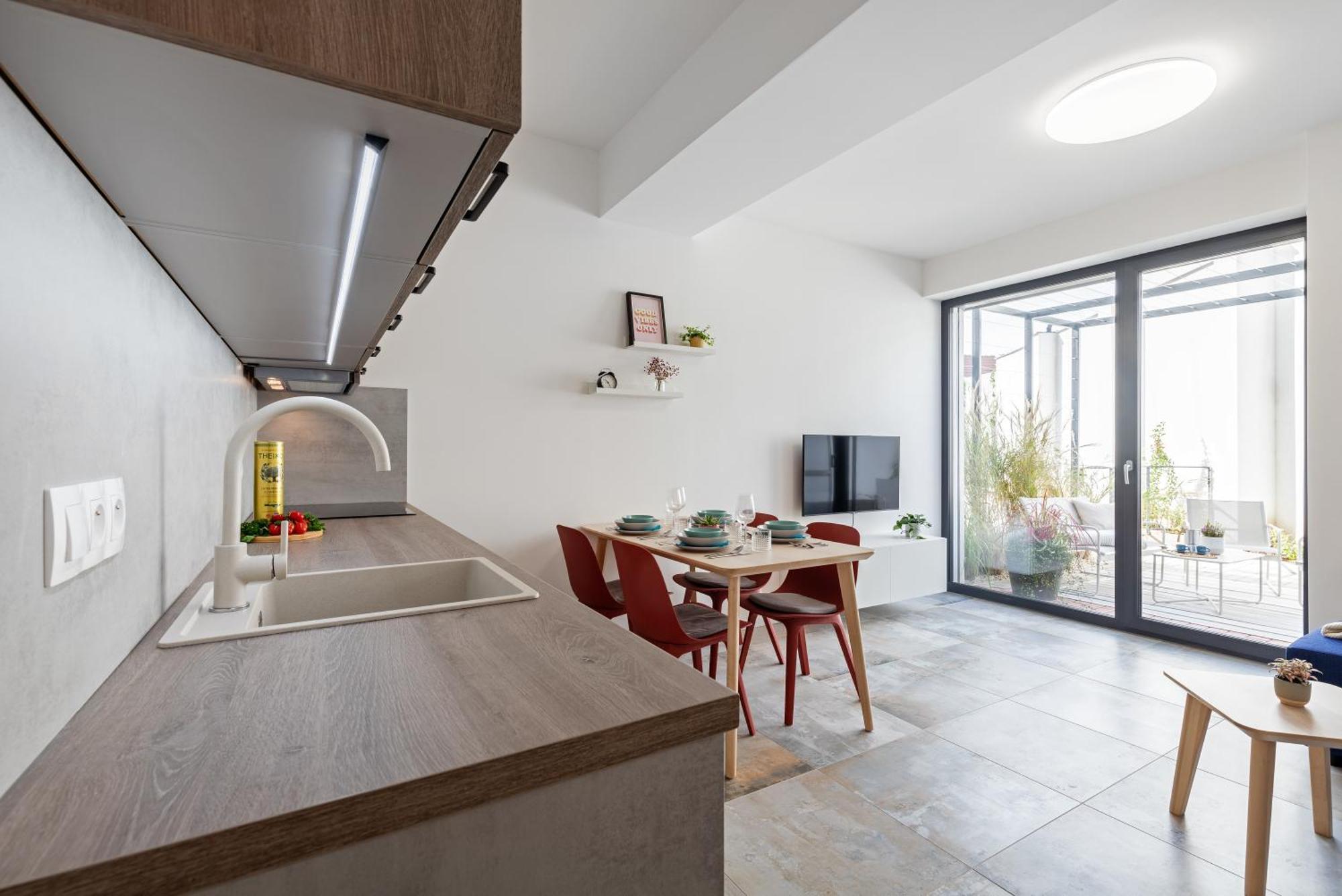 Fully Equipped Apartments With Terraces, Free Garage Parking, Netflix & Ac - By Apartmany Slapanice Cz Exterior foto